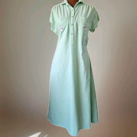 Starina Dresses & Skirts - Vtg 70s Starina Floral‎ Embroidered Cotton House Dress Boho Size M Green